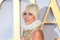 Lady Gaga omylom prezradila tajomstvo: Obrovský prsteň na jej ruke je zásnubný