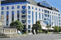 Aký bude osud kontroverznej fasády hotela v srdci Bratislavy? Čoskoro vyprší termín na opravu