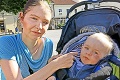 Dohryzený Adamko má novú rodinu: Jeho skutočná mama Veronika chce o dieťa zabojovať na súde!