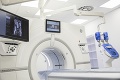 Novinka v Národnom onkologickom ústave: Pacienti majú k dispozícii nový moderný prístroj