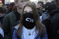 Nacionalisti v štátny sviatok pochodovali Kyjevom: Medzi účastníkmi boli aj prívrženci neonacistickej strany