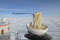 Vedec ukazuje, aký je život na Antarktíde: Na týchto raňajkách si asi nepochutí