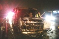 Na diaľnici D1 zhorelo auto: Do nemocnice previezli dvoch zranených mužov
