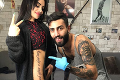 Instagramová hviezda je všetkým na smiech: Keď uvidíte jej obrovské tetovanie, pochopíte!