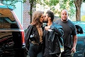 Láska Belly Hadid a The Weeknda len kvitne: Na ulici sa od seba nevedeli odlepiť