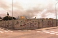 Geniálny spôsob, ako zabrániť vandalizmu: Takto si v Prešove poradili s hanlivými nápismi na múre