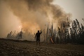 Ničivý požiar v Portugalsku: Stovky hasičov bojovali s plameňmi v obľúbenom národnom parku, mnohí sa zranili