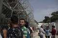 Polícia zadržala dodávku plnú migrantov: Vodič sa ich snažil dostať cez hranicu Talianska