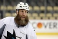 Na ten pohľad si budete zvykať ešte dlho: Legendárneho bradáča z NHL oholili