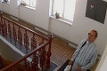 Polícia pátra po výtržníkovi: Úchylák masturboval v Župnom dome v Prešove
