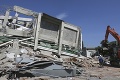 Počet obetí zemetrasení a cunami sa znova zvýšil: Desiatky tiel našli v troskách kostola