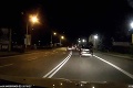 Brutálne VIDEO z Vranova! Sledujte strieborné auto a budete mať dosť: S týmito zábermi šofér nerátal!