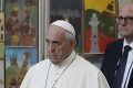 Škandál sexuálneho zneužívania: Pápež zbavil úradu čilského pedofilného kňaza
