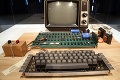 Prvý počítač Apple vydražili za 320-tisíc €: Je to jeden z mála funkčných modelov na svete