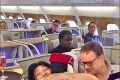 Slovenská letuška pripravila rodičom na palube veľké prekvapenie: Pri tom videu budete mať slzy na krajíčku!