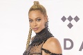 Beyoncé ukázala nový účes, fanúšikovia sa však pozerali inam: DETAIL v rohu fotky nemal nikto vidieť!