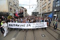 Tisíce nespokojných ľudí zaplnili bratislavské námestie: Farmár so slzami v očiach prehovoril o zdieraní