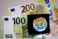 Predstavili nové 100- a 200-eurové bankovky: Pozrite sa, ako budú vyzerať