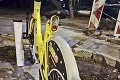 Bikesharing priťahuje užívateľov aj vandalov: Za týždeň zničili až 39 žltých bajkov