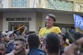 Populárneho kandidáta na prezidenta v Brazílii bodol útočník pred očami ľudí: Je vo vážnom stave
