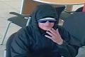 Banka naletela maskovanému mužovi: Chytili už podozrivého z podvodu?