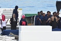 Kritická situácia okolo lode so 177 migrantmi: Taliansky minister dovolí vystúpiť iba deťom
