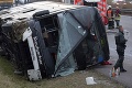 Pri nehode autobusu zomrelo dvanásť turistov: Vodič zmizol!