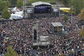 Desaťtisíce ľudí na koncerte proti extrémizmu: Podujatie sa začalo minútou ticha za dobodaného Nemca