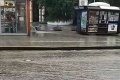 Voda naďalej trápi obyvateľov hlavného mesta: Takto to vyzeralo po prudkom daždi v centre Bratislavy!