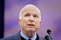 Posledná rozlúčka so zosnulým republikánskym senátorom McCainom († 81): Trumpa kritizovali aj na pohrebe!