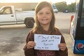 Hrôzostrašná fotografia: Dievčatko († 9) zapózovalo v prvý školský deň, o 10 minút bolo mŕtve