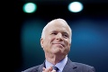 Zomrel najväčší republikánsky nepriateľ amerického prezidenta John McCain († 81): Aj po smrti bojuje s Trumpom