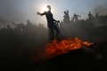 Ďalšie protesty pri hranici pásma Gazy si vyžiadali 50 postrelených Palestínčanov