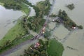 Takmer milión ľudí zostalo po silných záplavách bez domova: Ďalších 10 tisíc čaká na pomoc