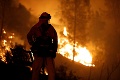 Kalifornia v zovretí ničivých plameňov: Živel si vyžiadal dva životy, ničí všetko, čo mu príde do cesty