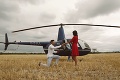 Žena sa dala nahovoriť na let vrtuľníkom: To, čo zazrela v poli, ani vo sne nečakala!