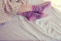 Spávate v ponožkách? Takýto obrovský vplyv to má na váš život!