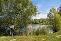 V nemocnici na Antolskej si zamestnanci urobili súkromný rybník: Rodičov s deťmi surovo vyhnali z parku