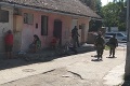 Desiatky policajtov zasahovali v Seredi: Po domových prehliadkach zadržali niekoľko ľudí