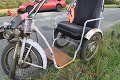 Smrteľná nehoda na juhu stredného Slovenska: Do Štefana († 54) na trojkolesovom vozíku narazilo auto