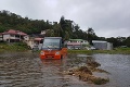 Stred hurikánu dorazil nad Portoriko: Maria zosilnenia na štvrtú kategóriu