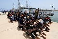 Francúzsko zmenilo názor: 132 migrantom z lodí Aquarius a Lifeline poskytne útočisko