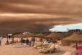 Portugalsko bojuje s mohutným lesným požiarom: Dym zatienil aj slnko na populárnych plážach