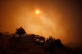 Portugalsko bojuje s mohutným lesným požiarom: Dym zatienil aj slnko na populárnych plážach