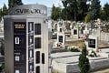 Na cintoríne v Trebišove pribudol automat: Čo si tam môžu ľudia kúpiť?
