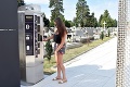 Na cintoríne v Trebišove pribudol automat: Čo si tam môžu ľudia kúpiť?
