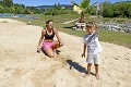 Pieskovú pláž ako v Karibiku nájdete aj na Slovensku: Zmajstrovali ju na brehu potoka