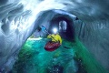 Túžite po osviežení v horúcom letnom dni? Zaplávajte si v ľadovej jaskyni v rakúskom Tirolsku