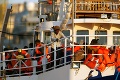 Konečne dorazili: Loď s migrantmi zakotvila po týždňoch čakania v Tunisku