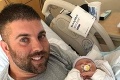 Muž šiel do nemocnice za svojou novorodenou dcérkou: Nečakaná situácia ho pripravila o život!